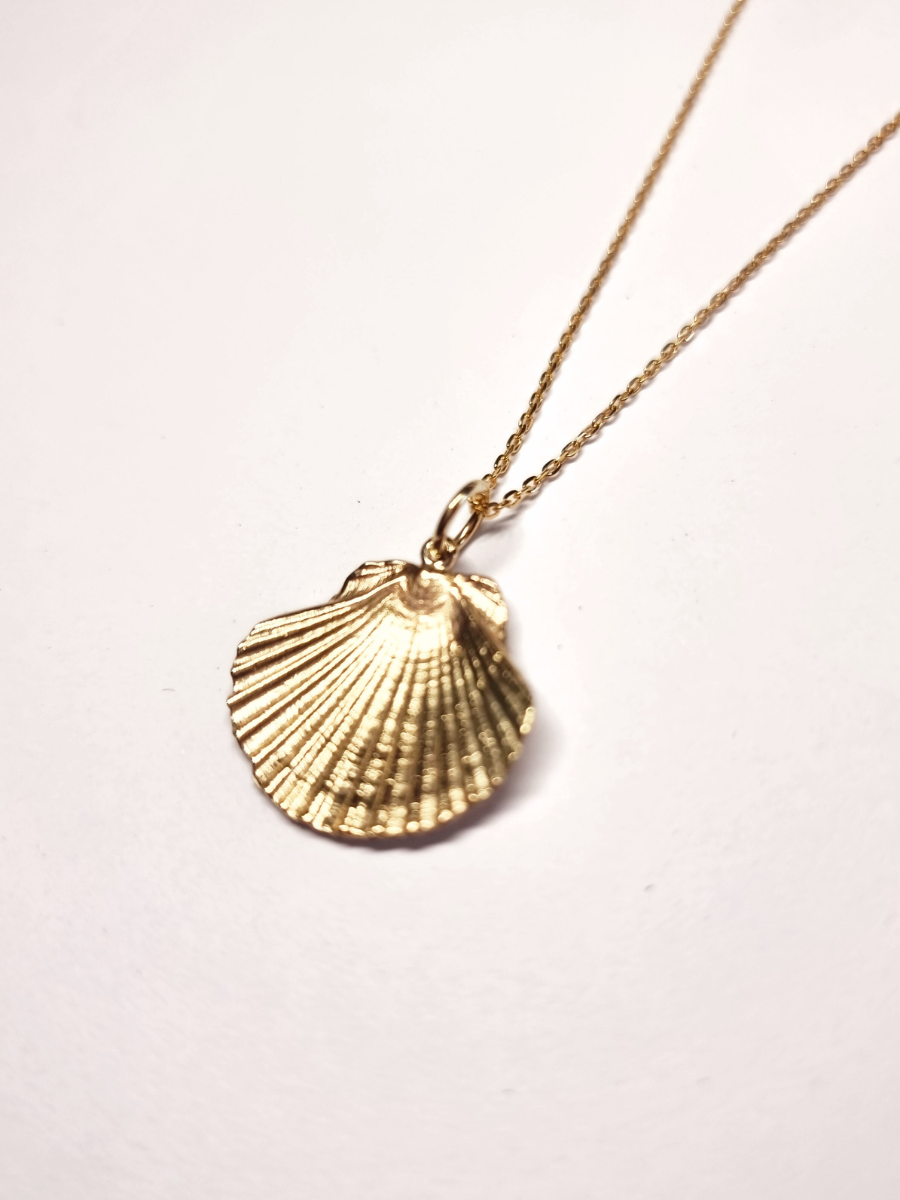 Fan Shell Pendant Yellow Gold