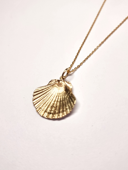 Fan Shell Pendant Yellow Gold