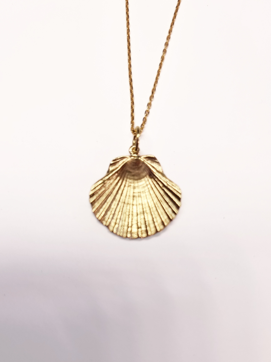 Fan Shell Pendant Yellow Gold